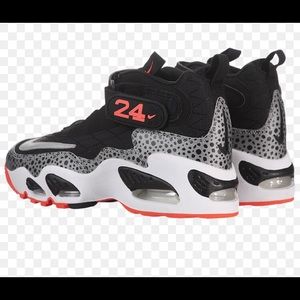 Woman’s Air Griffey Max GS size 7